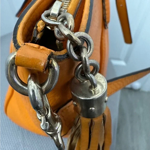 Authentic GUCCI Pebbled Calfskin Small Soho Top Handle Bag Curcuma- preowned - Picture 4 of 16